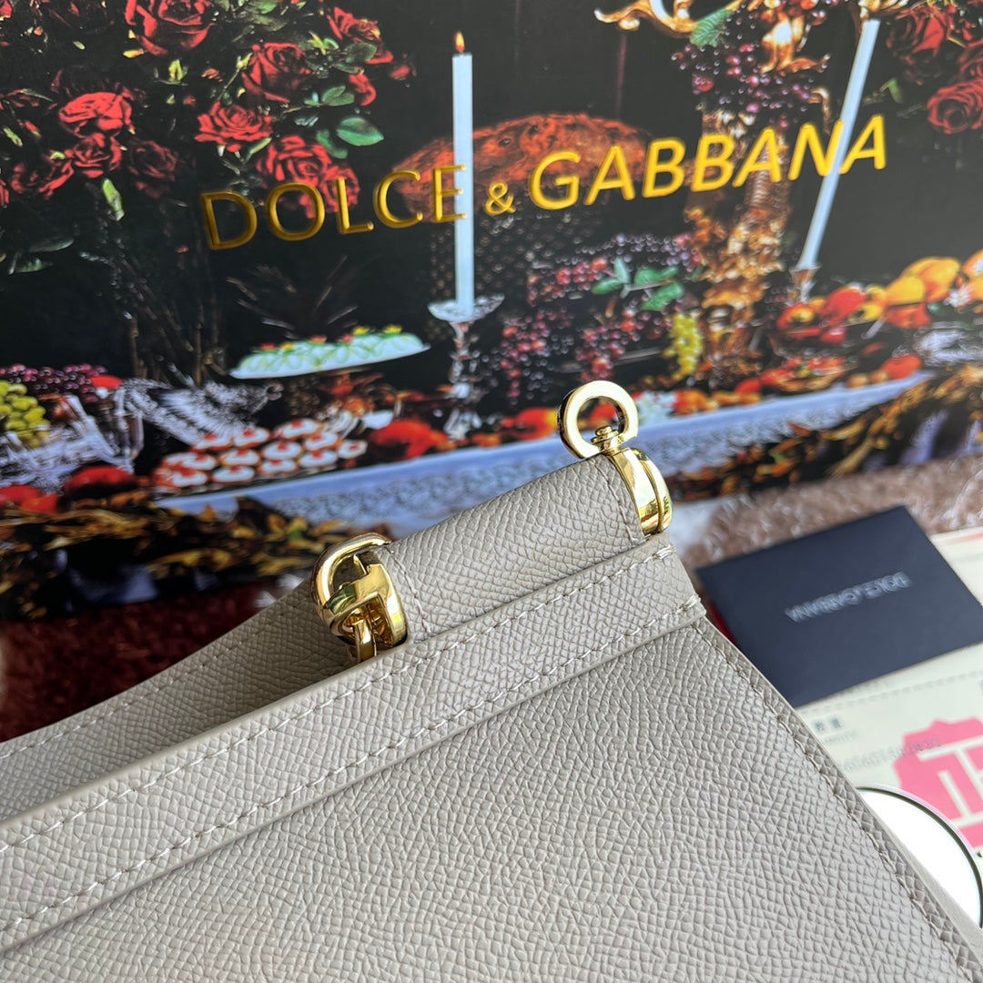 Dolce & Gabbana Women's Leather Handbag 25×20×12CM